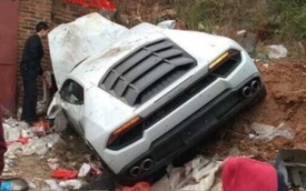 Siêu xe Lamborghini Huracan mất lái, đâm vào bãi rác