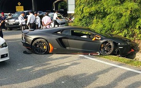 Vượt bất thành, siêu xe Lamborghini Aventador gây tai nạn tại Malaysia
