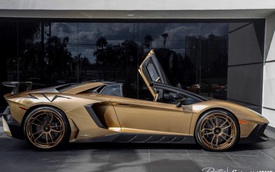 Vẻ đẹp siêu xe hàng hiếm Lamborghini Aventador SV Roadster màu vàng đồng