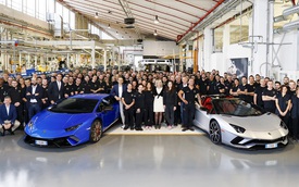 Xuất xưởng 2 "siêu bò" đặc biệt: Lamborghini Huracan thứ 9000, Lamborghini Aventador thứ 7000
