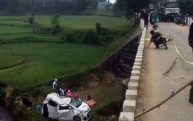 Quảng Ngãi: Taxi rơi xuống cầu trong đêm, 1 người chết, 5 người bị thương