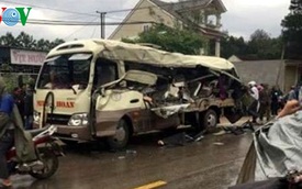 Hai ô tô gây tai nạn kinh hoàng làm 3 người tử vong ở Nghệ An