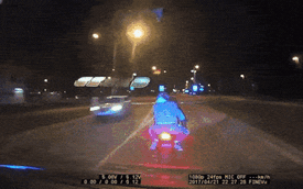 Video cảnh sát truy đuổi và húc thẳng vào BMW S1000RR như phim hành động