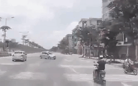 Video tai nạn giữa xe máy và Chevrolet Spark tại Hà Nội gây tranh cãi trên mạng
