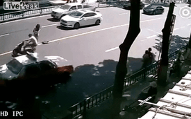 Video chiếc xe ga "bỏ chạy" khỏi chủ nhân sau tai nạn khiến cư dân mạng xôn xao