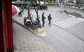 Video ô tô tải tông trúng 2 xe máy chờ đèn đỏ tại Biên Hòa khiến một người gãy xương đùi