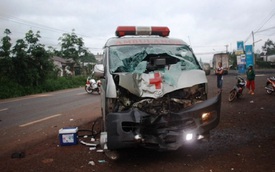 Xe cấp cứu gây tai nạn, tài xế bỏ bệnh nhân rời khỏi hiện trường