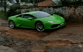 Xem cảnh siêu xe Lamborghini Huracan "chật vật" vượt qua con đường đất gập ghềnh