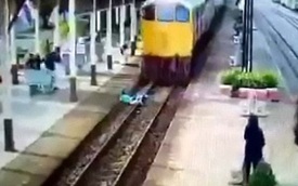 Người đàn ông lao mình ra giữa đường ray khi đoàn tàu đang chạy tới và cái kết không ngờ