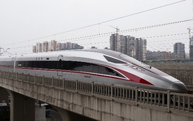 Trung Quốc: Tàu cao tốc nhanh nhất thế giới đi vào hoạt động, vận tốc 350 km/h, chạy êm đến mức đồng xu không đổ