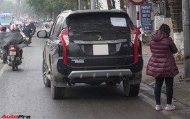 Hà Nội: Va phải xe tải, Mitsubishi Pajero Sport của nữ tài xế mới lái vỡ gương