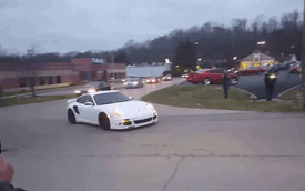 Porsche 911 Turbo suýt gặp nạn khi người lái thể hiện