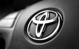 Bị ông Trump tạo áp lực, Toyota phản ứng lại
