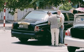 Quảng Ninh: Rolls-Royce Phantom mạ vàng chạy taxi, đổ xăng giữa đường