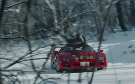 "Ngựa già" Ferrari F40 khiến du khách thích thú với màn nghịch tuyết mạo hiểm