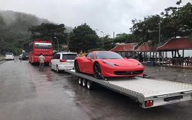 Choáng với dân chơi Campuchia dùng Toyota Sienna kéo Ferrari 458 Italia dưới cơn mưa như trút nước