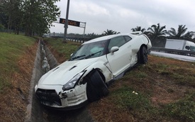 Video Nissan GTR gặp nạn nghiêm trọng trên đường cao tốc ở Malaysia