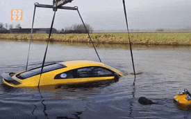 Siêu xe Audi R8 V10 Plus lao xuống sông và chìm nghỉm