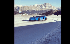 Xem cặp đôi siêu xe hàng hiếm Lamborghini Aventador SV và Porsche 911R nghịch tuyết