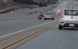 "Cà khịa" mô tô, ô tô gây nạn kinh hoàng trên cao tốc