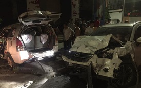 Phú Nhuận: Mazda CX-5 và taxi Vinasun va chạm kinh hoàng, 1 phụ nữ tử vong