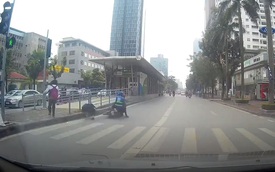 Hà Nội: Xe máy phóng với tốc độ cao, vượt đèn đỏ và đâm người trong làn BRT