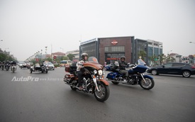 Hà Nội: Dàn xe Harley-Davidson hộ tống xe đón dâu