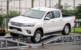 Toyota Hilux thêm cơ hội thoát ế tại Việt Nam