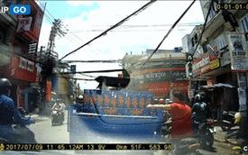 Sài Gòn: "Soái ca" trộm bia nhanh như cắt trên phố