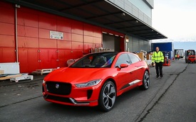 Xem cảnh "báo đỏ" Jaguar I-Pace được chuyển vào triển lãm Geneva 2017