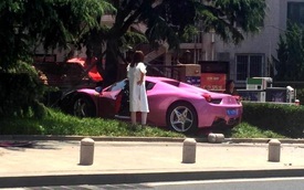 Cô gái trẻ gây tai nạn cho siêu xe Ferrari 458 Spider màu hồng