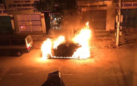 Quảng Ninh: Mercedes-Benz GLK cháy như đuốc trong đêm