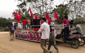 Người dân quê hương thủ môn Bùi Tiến Dũng tự chế xe cổ động U23 Việt Nam