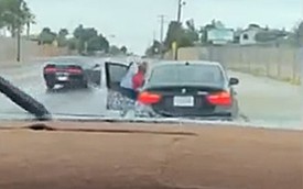 Thiếu niên 13 tuổi "mượn tạm" xe BMW lái đến nhà bạn gái cho oai, bị mẹ truy đuổi và tét mông ngay giữa đường