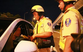 Sau vụ ô tô BMW gây tai nạn kinh hoàng ở Hàng Xanh, người Sài Gòn vẫn tự chạy xe khi đi nhậu về