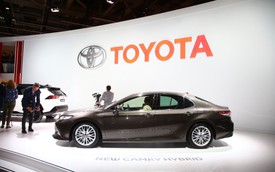 Toyota Camry đánh dấu sự trở lại Tây Âu ngoạn mục bằng phiên bản Hybrid tại cùng triển lãm với VinFast