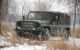 Ngắm xe địa hình quân sự dùng cầu xe Ford Explorer giống hệt UAZ huyền thoại