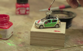Google chế tạo chiếc xe Street View thu nhỏ, để giúp chúng ta có thể tham quan bên trong mô hình lớn nhất thế giới