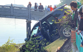 Hà Nội: Hyundai Santa Fe mất lái tông đổ giải phân cách, phi lên vỉa hè rồi đâm nát lan can lao thẳng xuống hồ Trúc Bạch