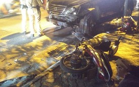 Hà Nội: Nữ tài xế lái Lexus đâm hàng loạt xe máy và ô tô, 1 học sinh bị cuốn vào gầm, 5 người bị thương nhập viện cấp cứu