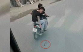 Công an tạm giữ hành chính 2 thanh niên đi xe máy rải đinh trước đầu ô tô ở Hà Nội