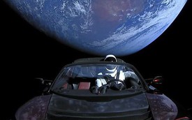 Trên chiếc Tesla mà Elon Musk vừa phóng lên Vũ trụ, có một kiện hàng bí mật có thể tồn tại cả tỷ năm
