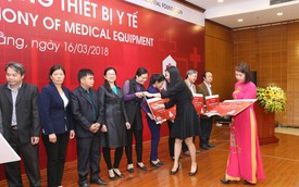 Toyota trao tặng 15 bộ xe đẩy cho các bệnh viện Cao Bằng