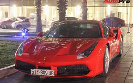 Ca sĩ Tuấn Hưng lái siêu xe Ferrari 488 GTB đưa vợ con tham dự tiệc tiền Car & Passion 2018