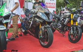 Biker Tiền Giang khoác áo Black Panther cho BMW S1000RR