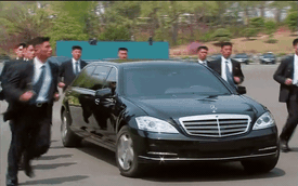 12 cận vệ chạy bộ bảo vệ limousine triệu đô của lãnh đạo Triều Tiên Kim Jong Un