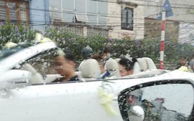 Đón dâu bằng xe mui trần khi trời mưa, đây hẳn là cặp đôi nhọ nhất ngày