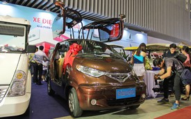 Thợ Việt đi quảng bá xe điện tự chế, dùng cửa cánh chim như Tesla và logo kiểu Toyota