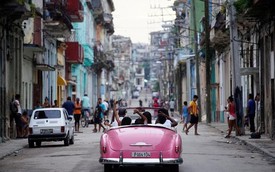 Ảnh: Vẻ đẹp hớp hồn của các xe ô tô cổ trên các góc phố nẻo đường Cuba