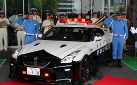 Đại gia bí ẩn tặng Nissan GT-R cho lực lượng cảnh sát Nhật Bản